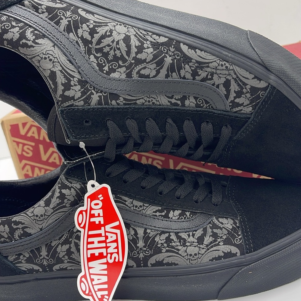 Vans WMNS Black and Gray Patterned Sneakers Old Skool
Skull Tapestry Raven/Black - Picture 14 of 15
